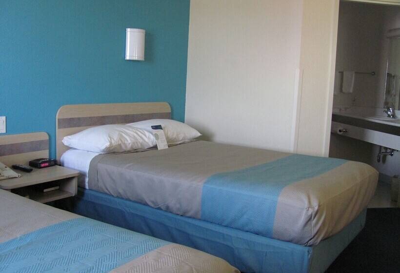 Номер Стандарт 2 Двуспальные Кровати, Days Inn By Wyndham Stony Plain