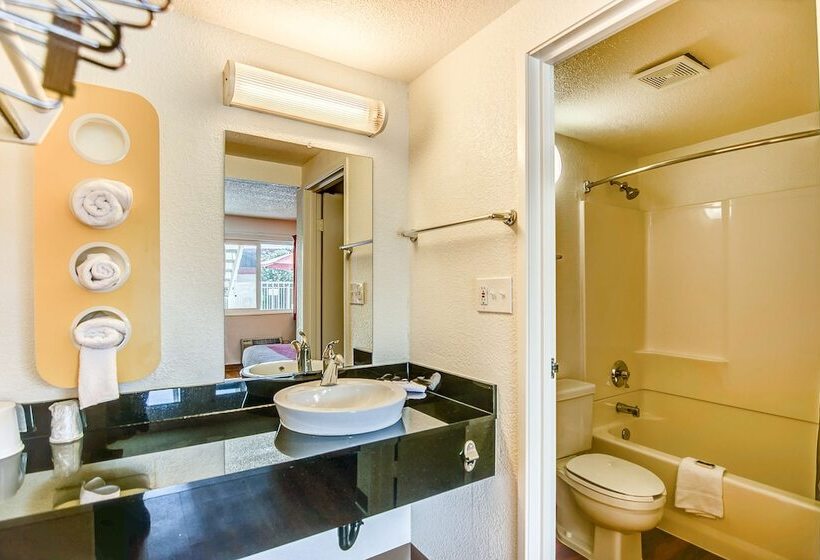 스위트, Motel 6stockton, Ca  Charter Way West