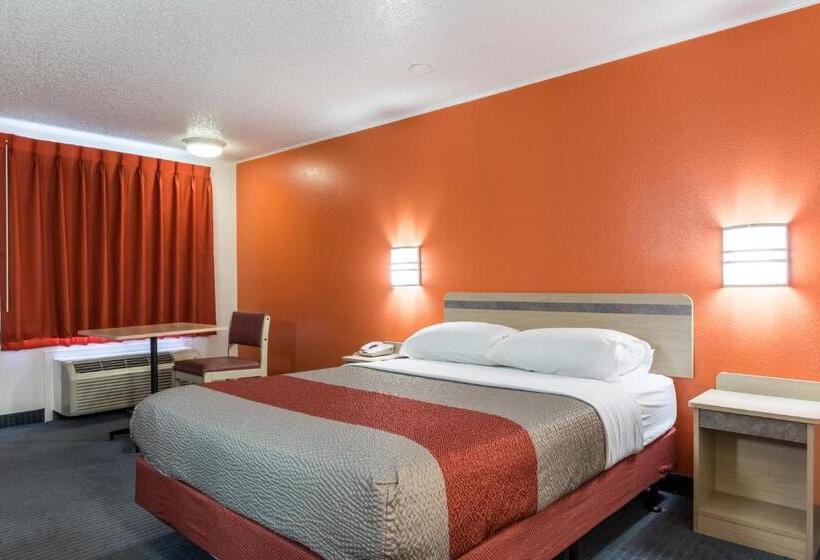 Номер Стандарт, Travelodge By Wyndham Lansing