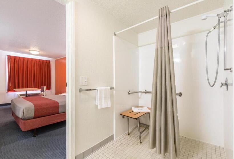 Номер Стандарт Кровать Кинг Адаптированный для Инвалидов, Travelodge By Wyndham Lansing