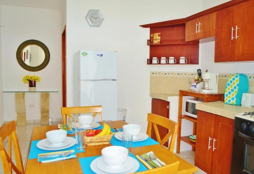 2 makuuhuoneen sviitti sivuttaisella merinäköalalla, Corales Suites