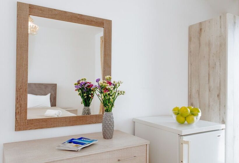 Chambre Standard, Nikos