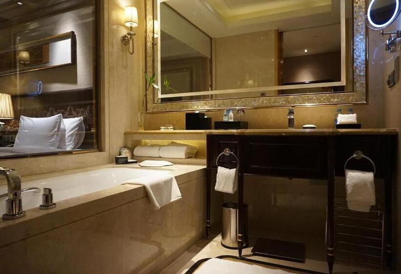Номер Deluxe Кровать Кинг, Wanda Realm Harbin