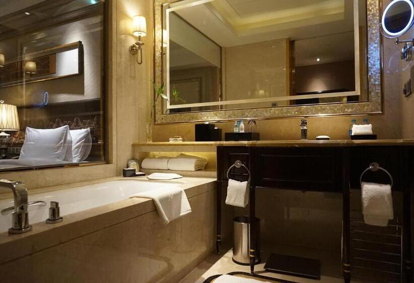 Номер Executive Кровать Кинг, Wanda Realm Harbin