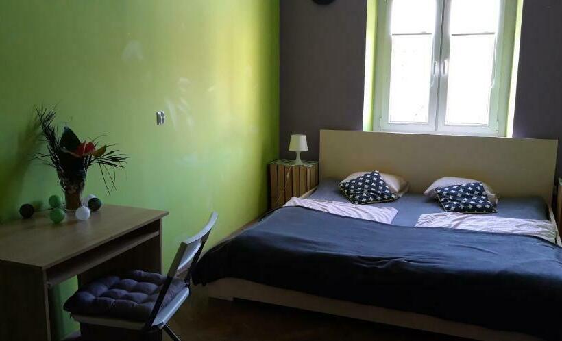 Standard-huone Jaettu Kylpyhuone, Hostel Centrum Sabot