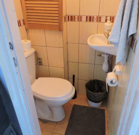 Standard Neljän Hengen Huone Jaettu Kylpyhuone, Hostel Centrum Sabot