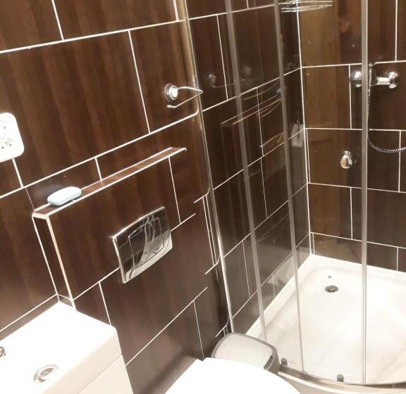 标准间, Domek Pod Akacjami