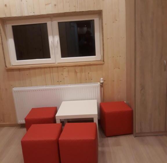 四人标准间, Domek Pod Akacjami
