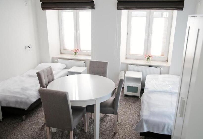 Кровать в Общей Комнате, Rodmos Hostel