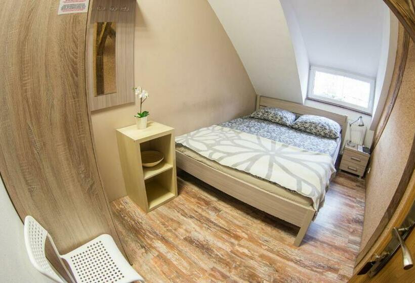 Номер Стандарт Совместная Ванная, Fitness Hostel   Restauracja, Darmowy Parking I Siłownia