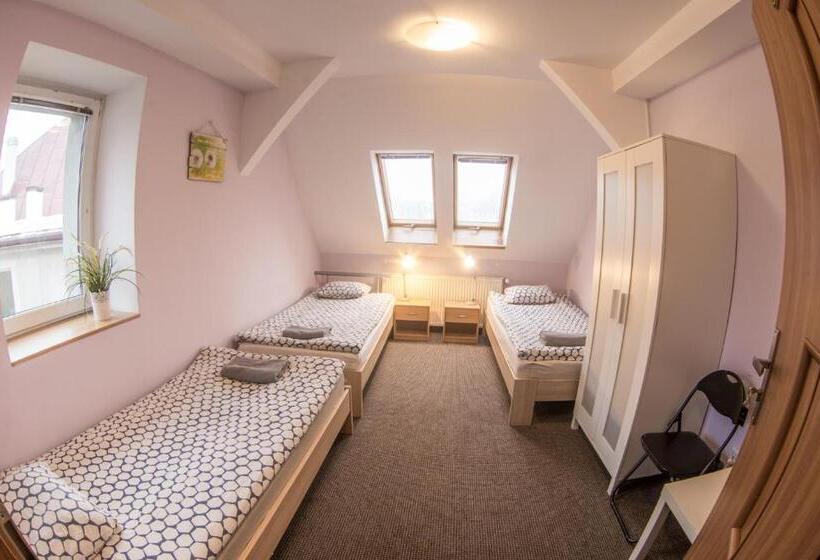 Номер Стандарт Трехместный, Fitness Hostel   Restauracja, Darmowy Parking I Siłownia