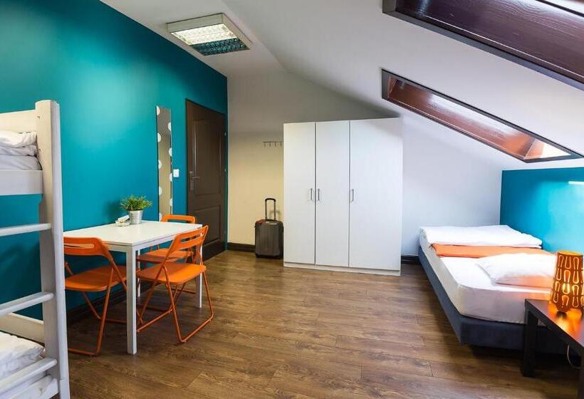 Семейный Номер Совместный Санузел, Hello Hostel & Apartments