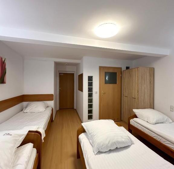标准三人间, Motel Za Miedzą