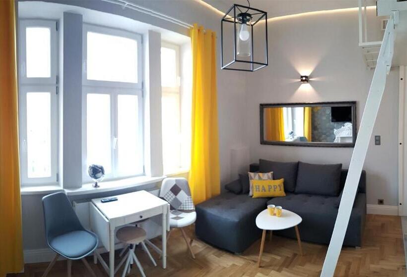 Студия Стандарт, Planet Hostel