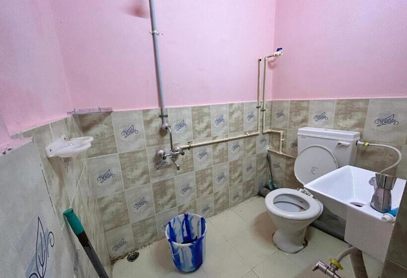 اتاق لوکس با تخت بزرگ, Munin S Guest House