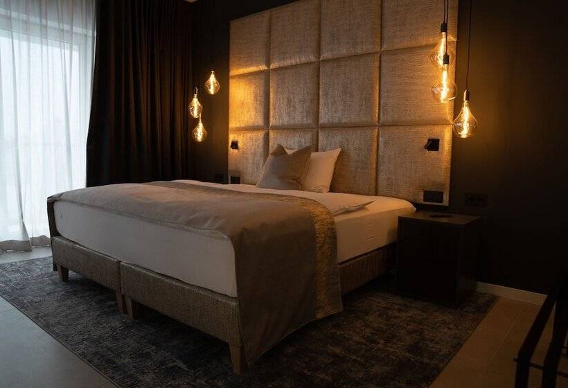 חדר דלוקס, The Newsha Signature Home