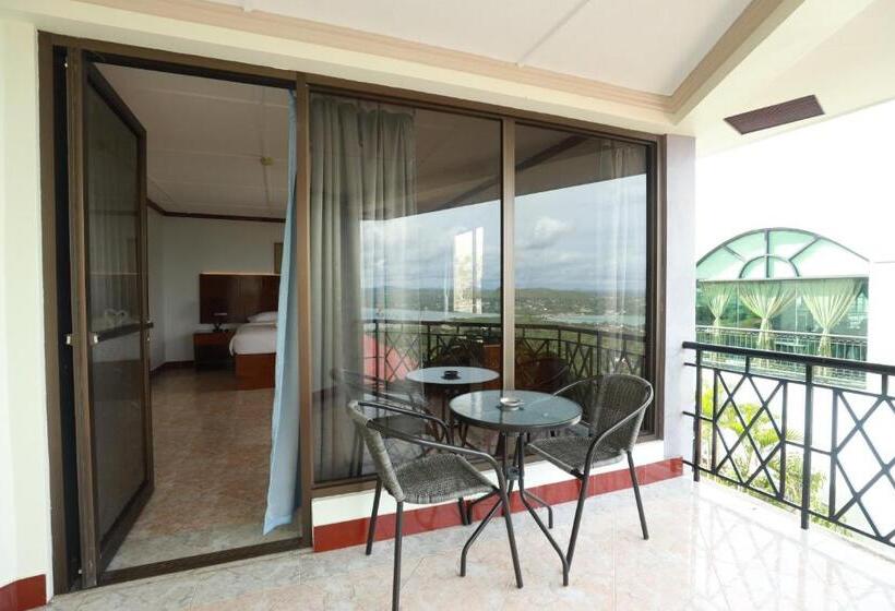 اتاق لوکس با بالکن و چشم‌انداز دریا, Bohol Plaza Mountain Resort And Restaurant