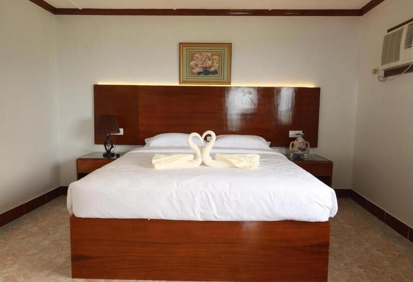 اتاق لوکس با بالکن و چشم‌انداز دریا, Bohol Plaza Mountain Resort And Restaurant