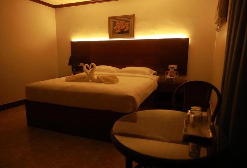اتاق لوکس با بالکن و چشم‌انداز دریا, Bohol Plaza Mountain Resort And Restaurant