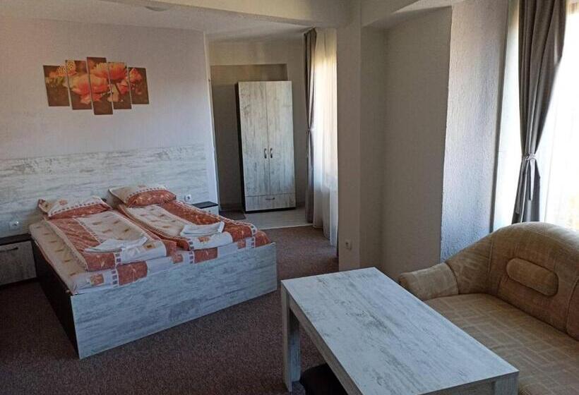 Standard Triple Room, Petar Guest House