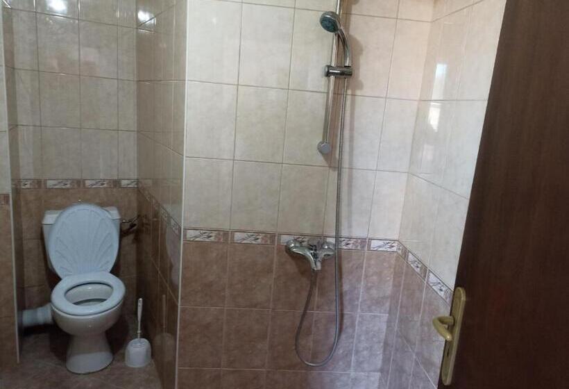 Standard Triple Room, Petar Guest House