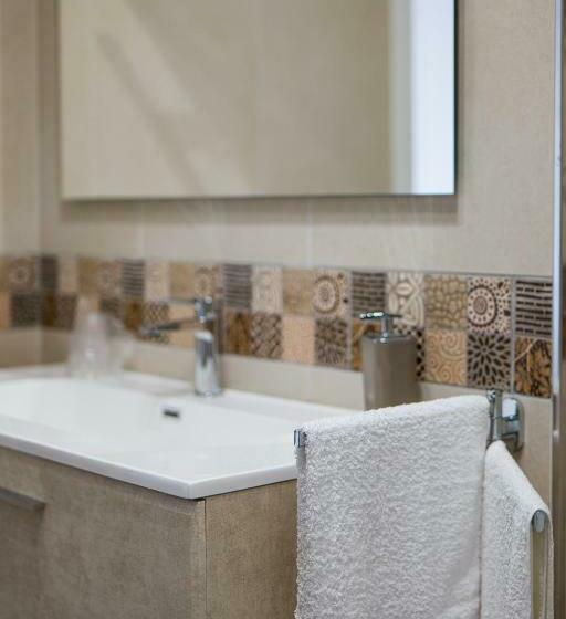 اتاق لوکس چهار تخته, A Due Passi   Guest House