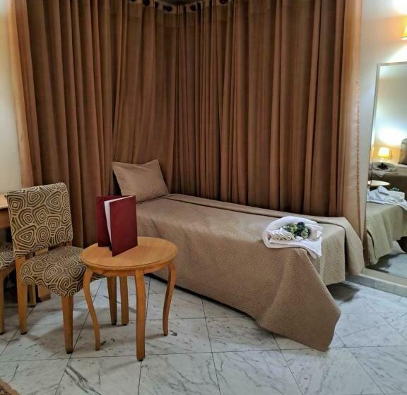 اتاق استاندارد سه نفره, Lafayette