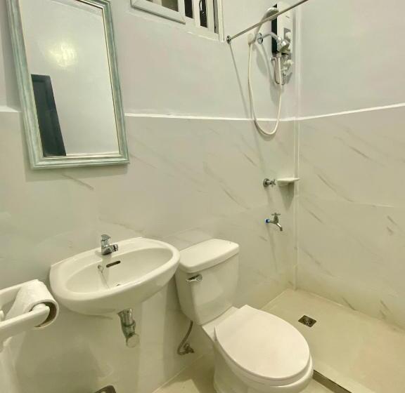 Студио Стандарт с Балконом, La Casa Blanca Binoclutan Beach Resort