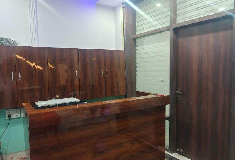 Трехместный Номер Классика, Oyo 70355  Shaurya