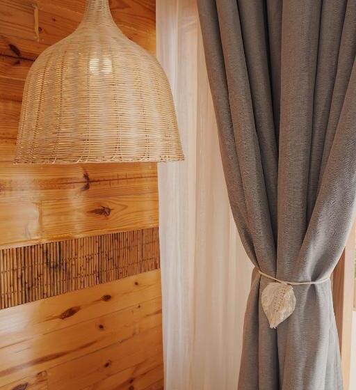 اتاق استاندارد با چشم‌انداز استخر, Molly Resort Bohol