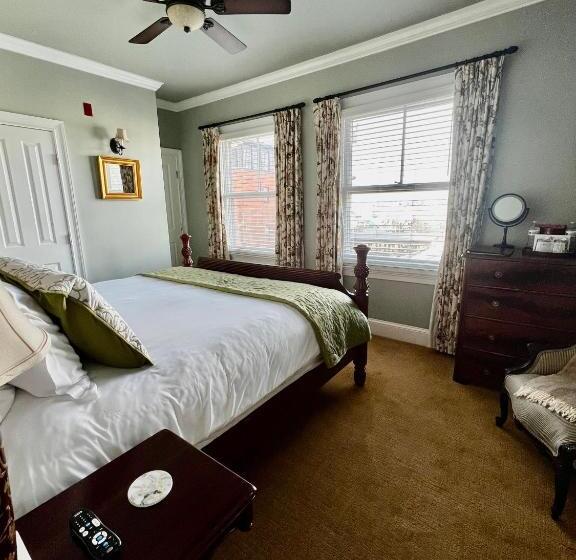 스탠다드 룸 킹사이즈 침대, Almondy Inn Bed & Breakfast