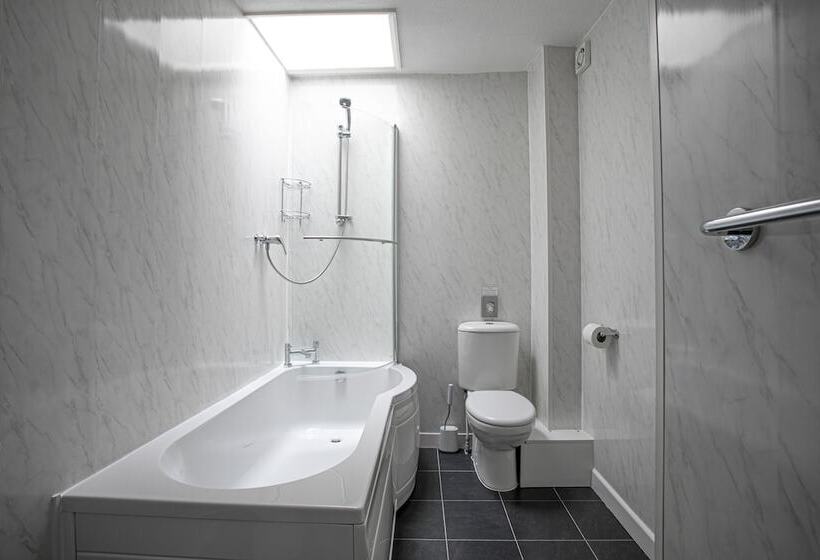 Семейный Номер, Trelawney Hotel   Guest House