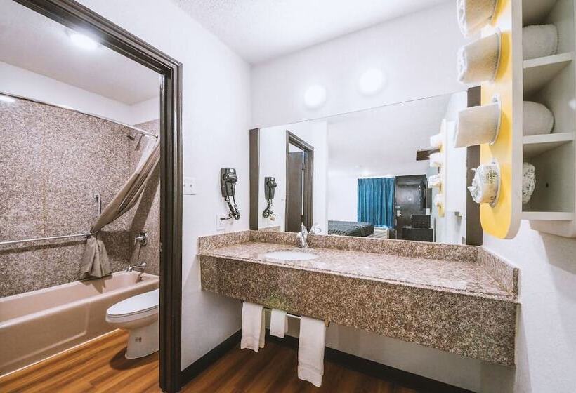 חדר סטנדרט שתי מיטות זוגיות, Sky Palace Inn & Suites By Jasper Beeville