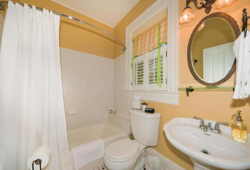 キングサイズベッドのスタンダードルーム, Oak Hill On Love Lane Bed And Breakfast Inn