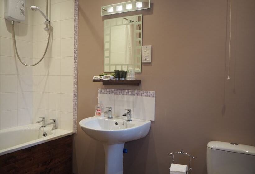Номер Стандарт, Meare Manor
