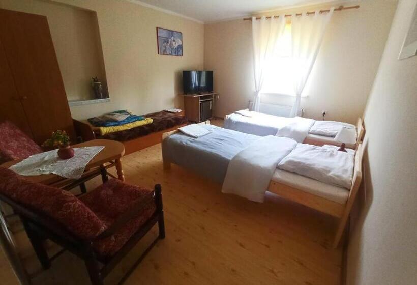 Студия Deluxe, Agroturystyka Leśny Dworek