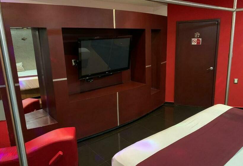 استودیو استاندارد با تخت کینگ, Dluxe Auto Hotel Adults Only