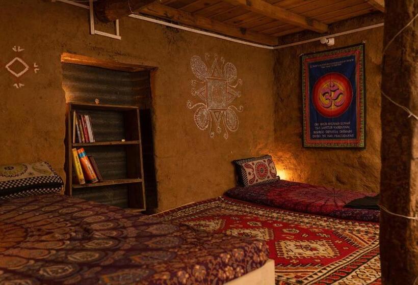 共用房间的床, Vista Hostel Jeolikote, Nainital