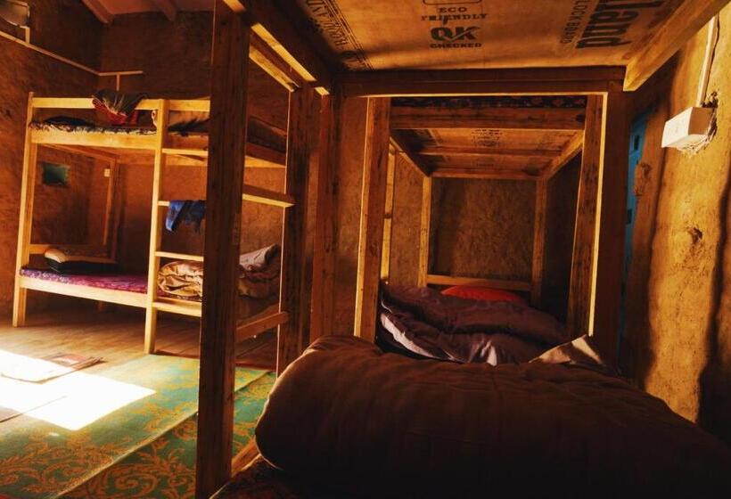 共用房间的床, Vista Hostel Jeolikote, Nainital