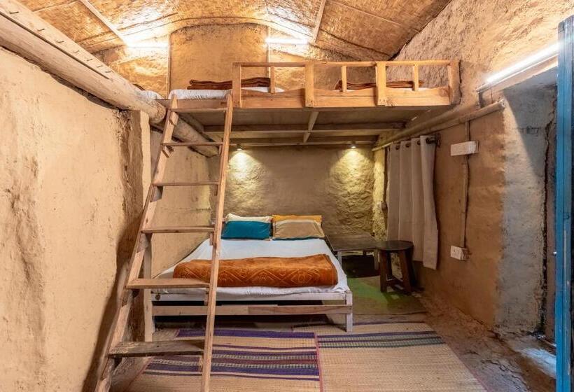 家庭间, Vista Hostel Jeolikote, Nainital