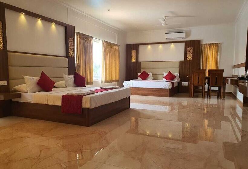 Семейный Номер, Thai Beach Resort
