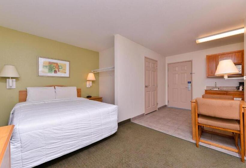 Люкс Deluxe Кровать Кинг, Americas Best Value Inn & Suites Winnie