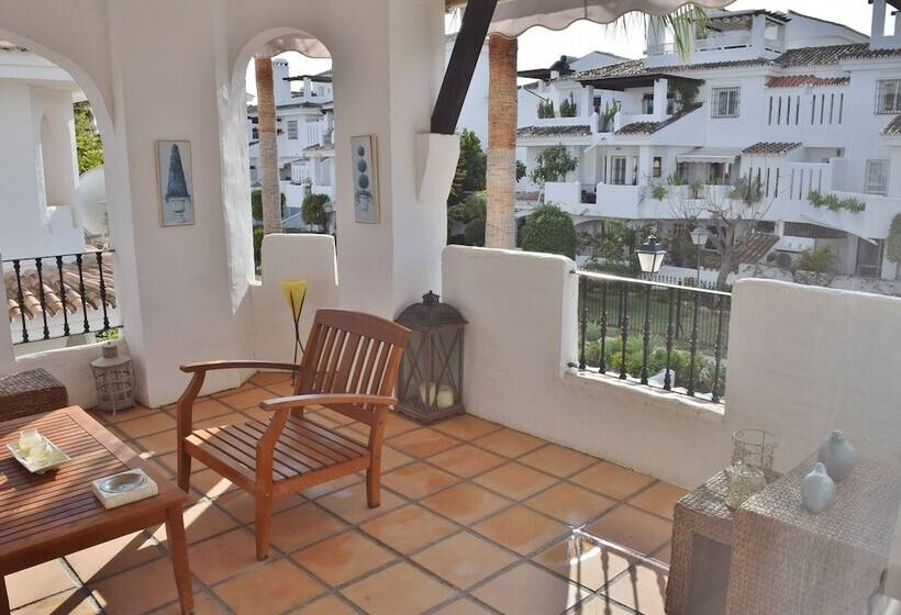 Superior-huoneisto 2 Makuuhuonetta, Serinamar  Los Naranjos De Marbella