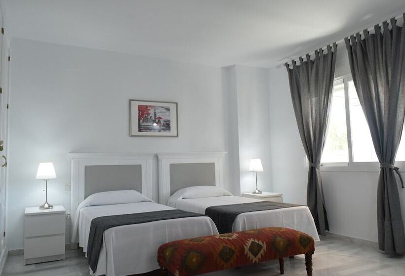 1 Bedroom Penthouse Apartment, Serinamar  Los Naranjos De Marbella