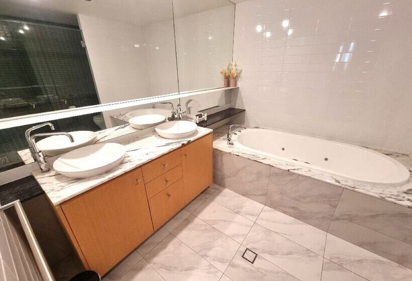 דירת 3 חדרי שינה עם נוף לבריכה, Aria Apartments