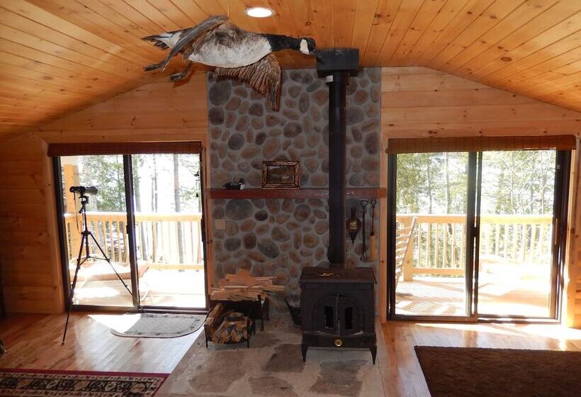 Номер Deluxe Вид на Озеро, Kiwassa Lake Bed & Breakfast