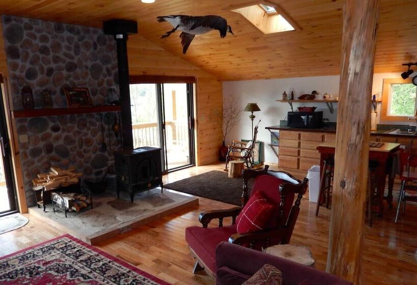Номер Deluxe Вид на Озеро, Kiwassa Lake Bed & Breakfast