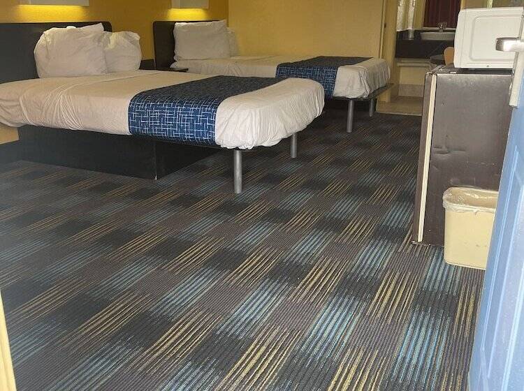 Номер Стандарт 2 Двуспальные Кровати, Travelodge By Wyndham Benton Harbor Mi
