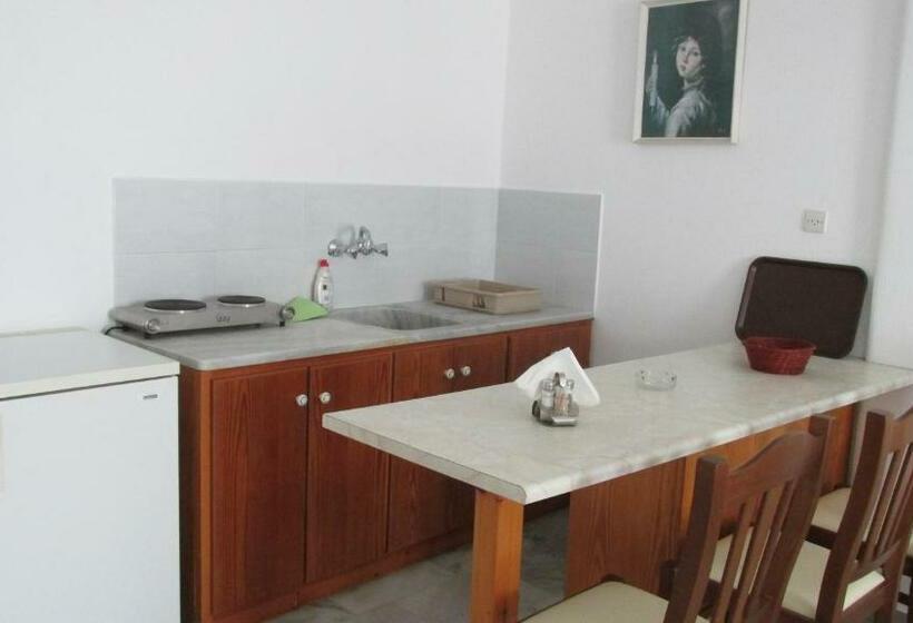 استودیوی استاندارد با چشم‌انداز دریا, Arkas Inn