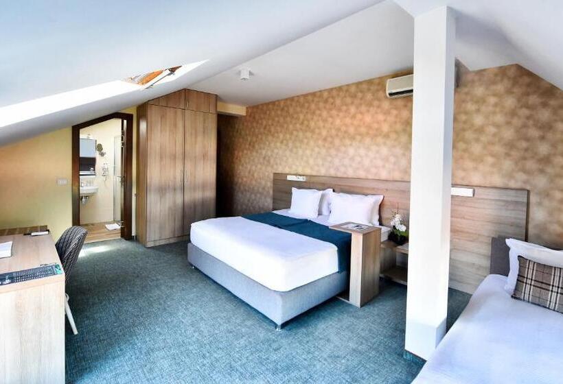 标准三人间, Garni Hotel Mint